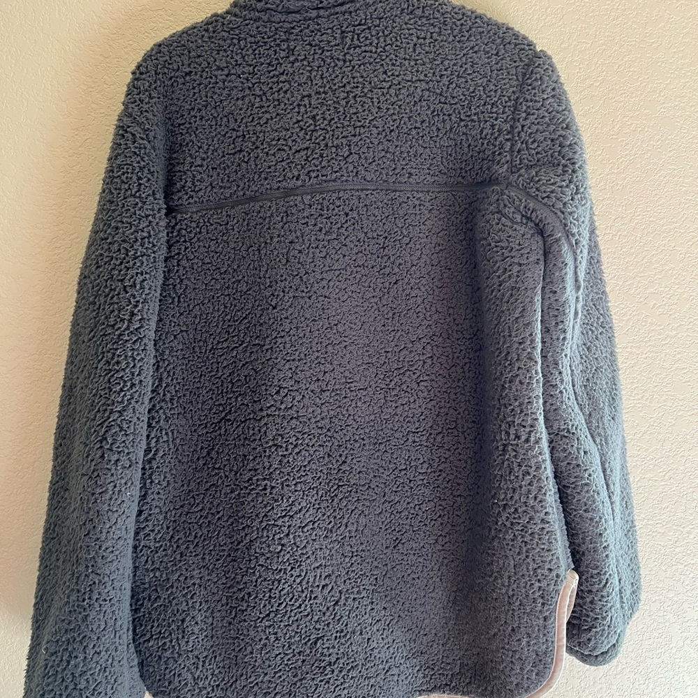 Abercrombie & Fitch Soft AF Sherpa Pullover - Picture 9 of 9